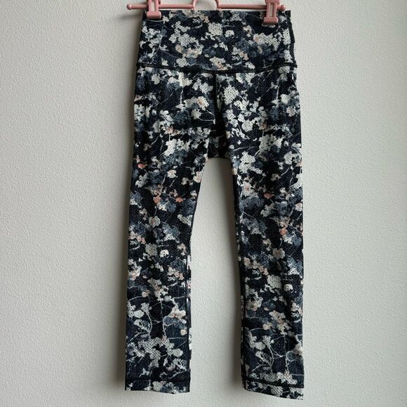 Lululemon Size 4 Small Wunder Under Crop Hi-Rise 21" Inseam Floral Luxtreme - Picture 1 of 4